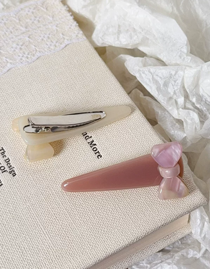 Ribbon Kiss Side Clip